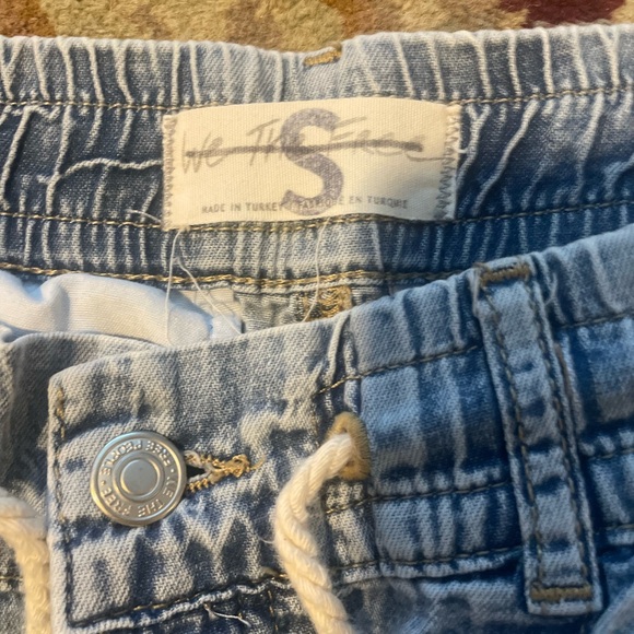 WE THE FREE size S elastic waist, rope tie bleach washed jeans EUC Free … - Picture 6 of 8